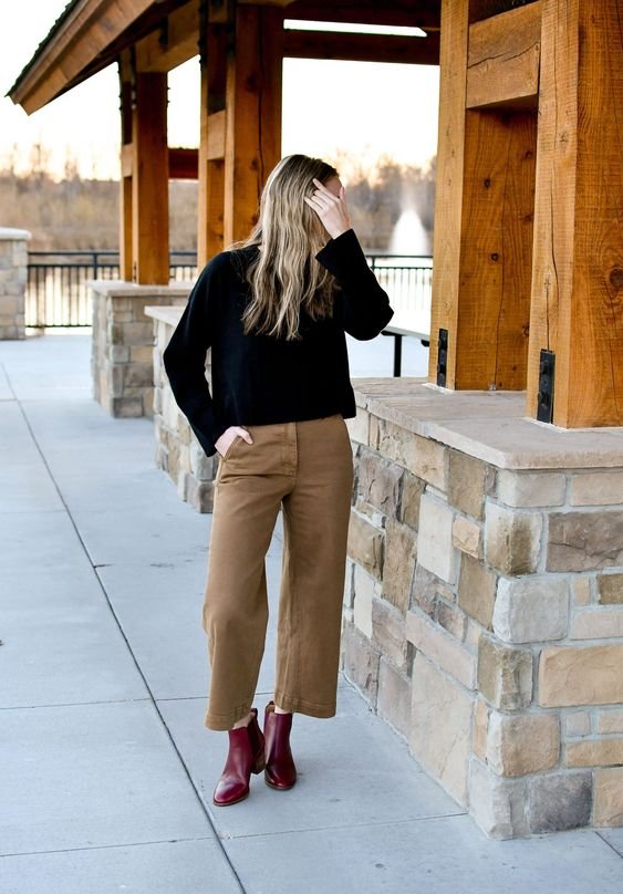 what shoes to wear with dark brown pants female 