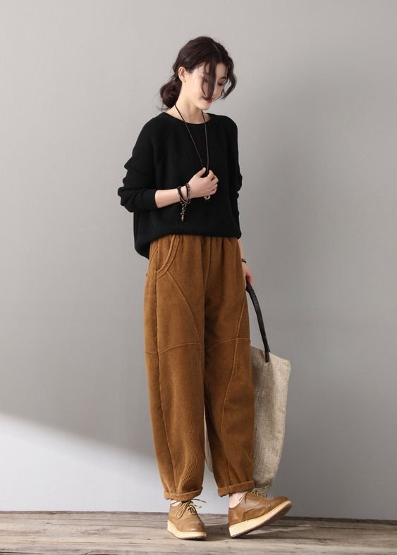 what shoes to wear with dark brown pants female 